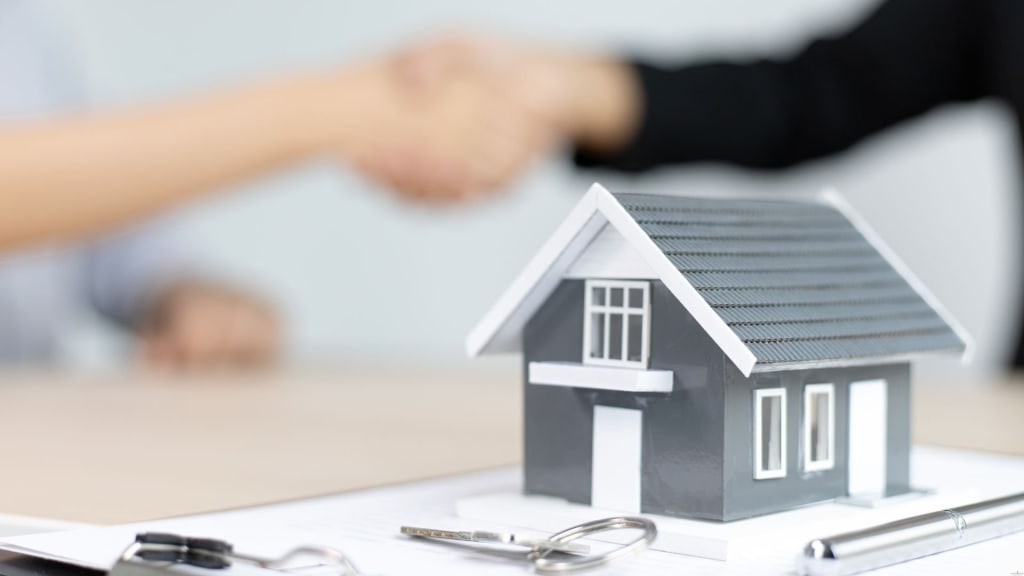 woman buying a property in costa rica